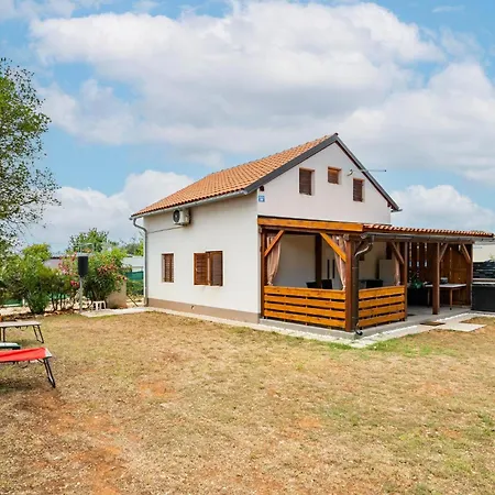 3 Bedroom Stunning In Holiday home Vodnjan